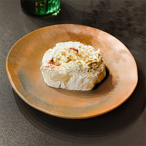 Ruladă merenga cu zmeură și fistic