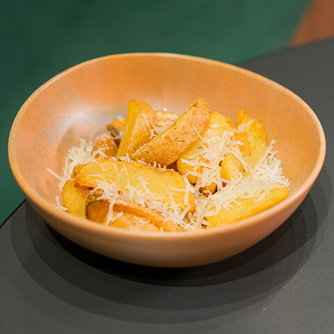 Cartofi wedges cu parmezan