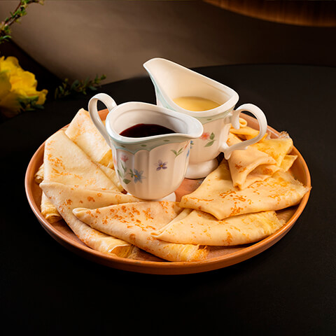 Clătite de casă cu lapte condensat și dulceață