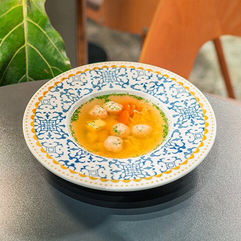 Supă de pui cu chifteluțe