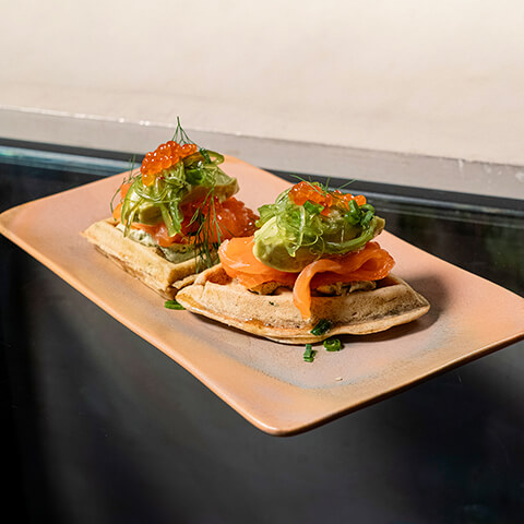 Vafe belgiene cu somon