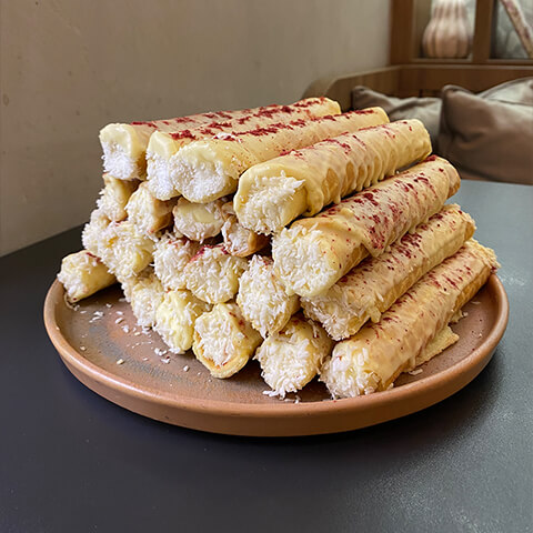 Rulouri de napolitană cu cremă de cocos