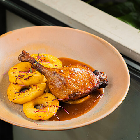 Pulpă de rață cu mere