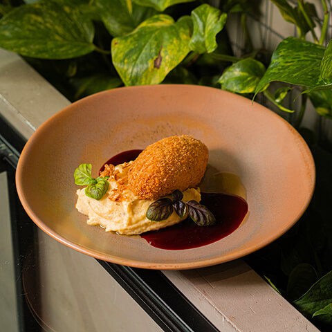 Chiftea de pui Odelle cu foie gras și pastă de trufe