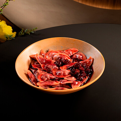 Colțunași cu vișine și sos de vișine